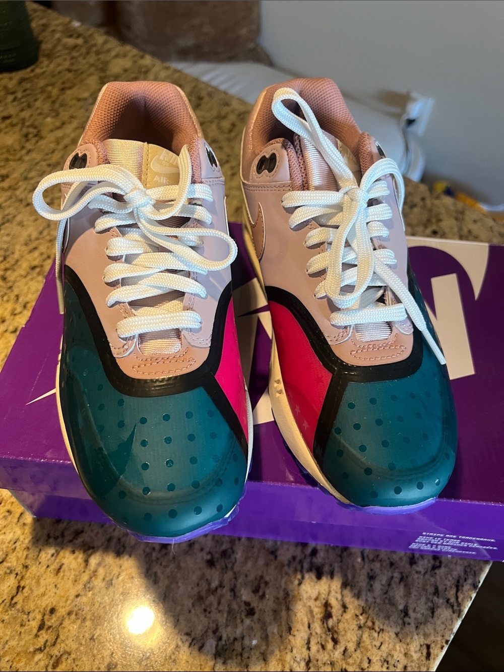 New never worn Nike Air Max 1